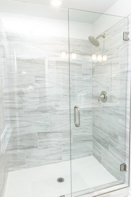 New Spacious 3 Bedroom Suite Garage Parking Free Wi-Fi Office Space And Patio View Duluth Exterior foto